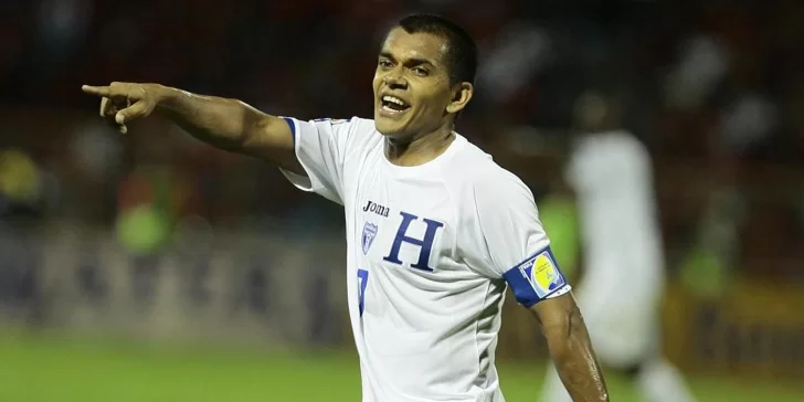 Amado Guevara: El eterno capitán de la Selección de Honduras que se ganó el corazón de la afición.