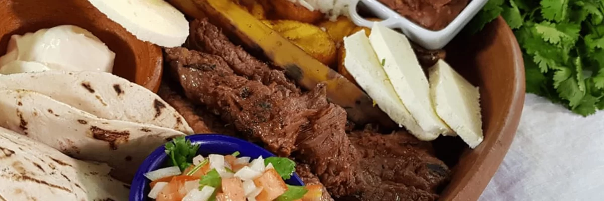 Carne Asada Hondureña, un platillo tradicional perfecto para los amantes de la carne.