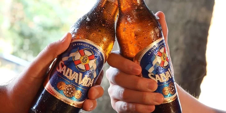 Cerveza Salva Vida: Conoce como esta bebida se hizo un hueco en la historia y tradición de nuestro país.